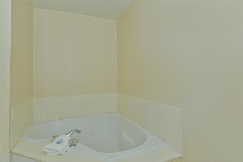 Americas Value & Haltom Ft. Worth Motel 2*